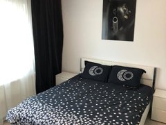 Doamna Ghica, vis-a-vis de Regina Maria